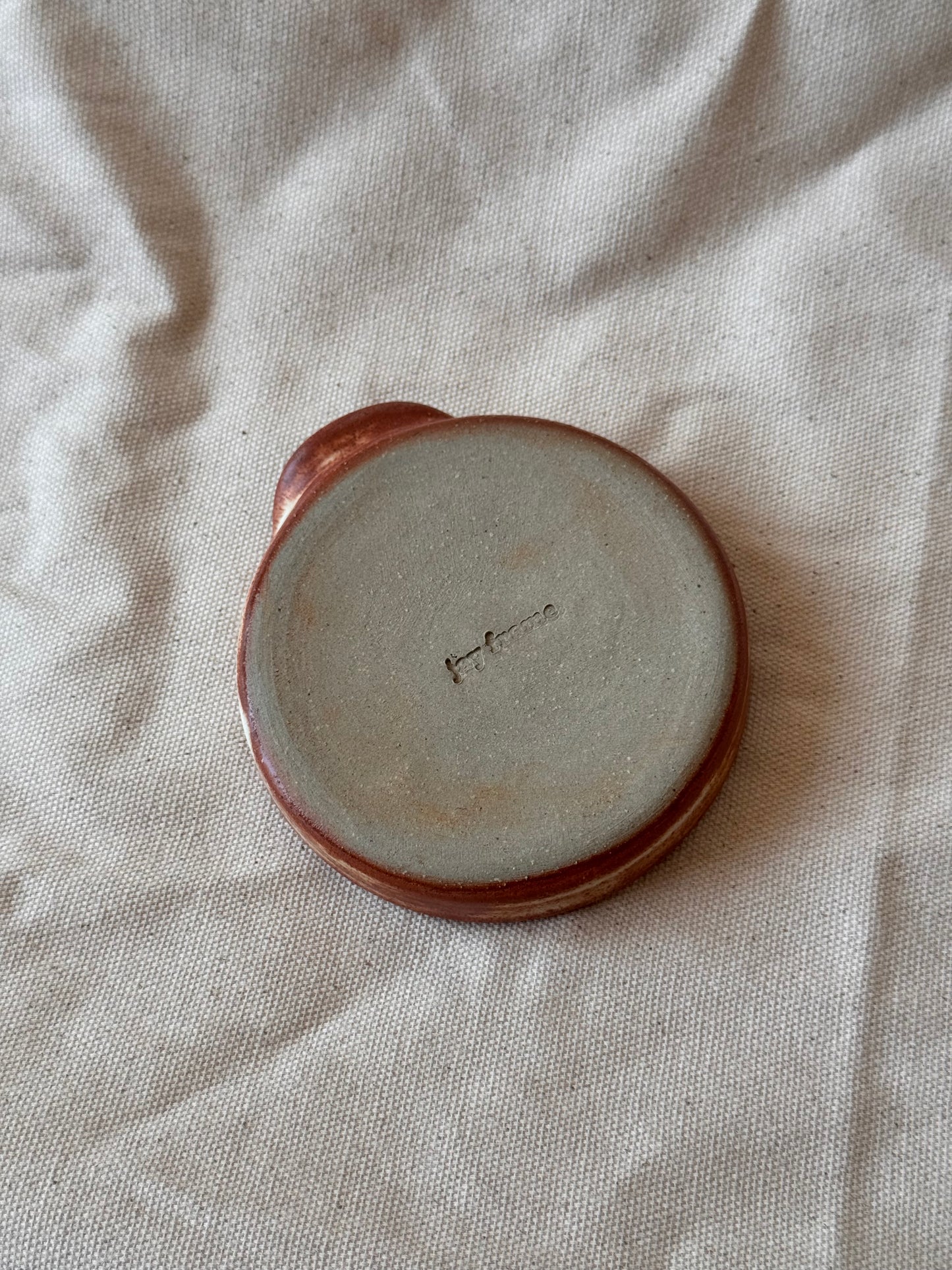 spiral garlic grater - cream/brown