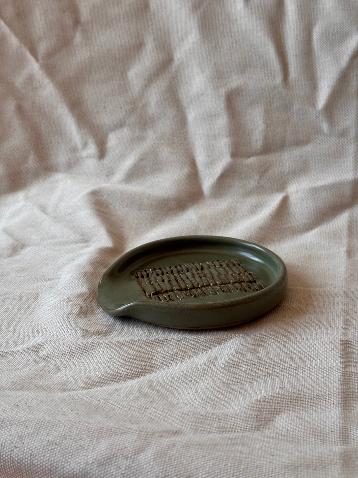 square garlic grater - green