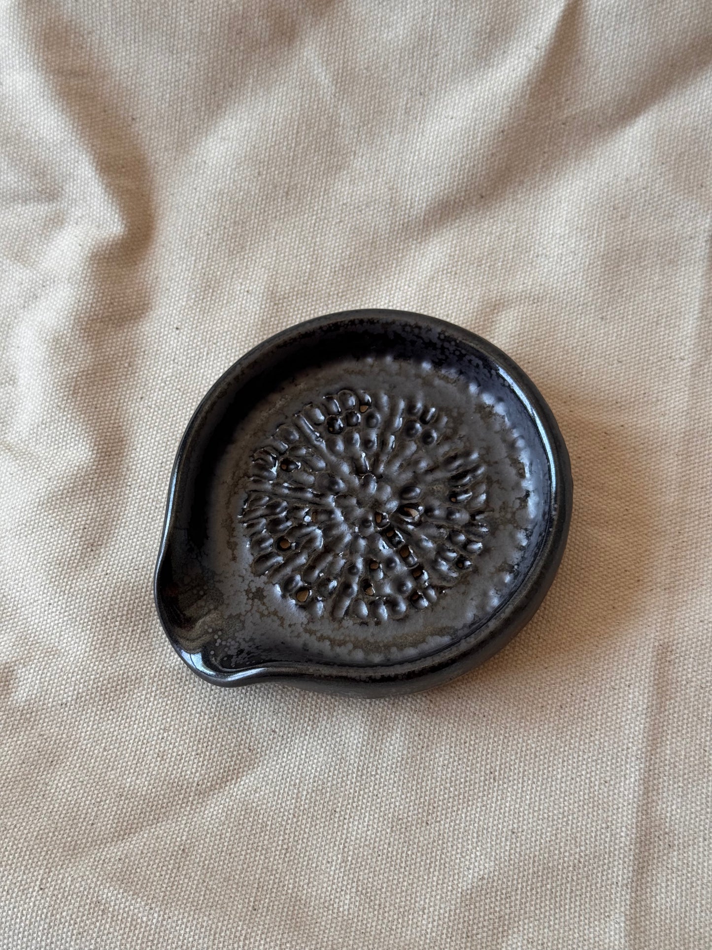 garlic grater - black (second)